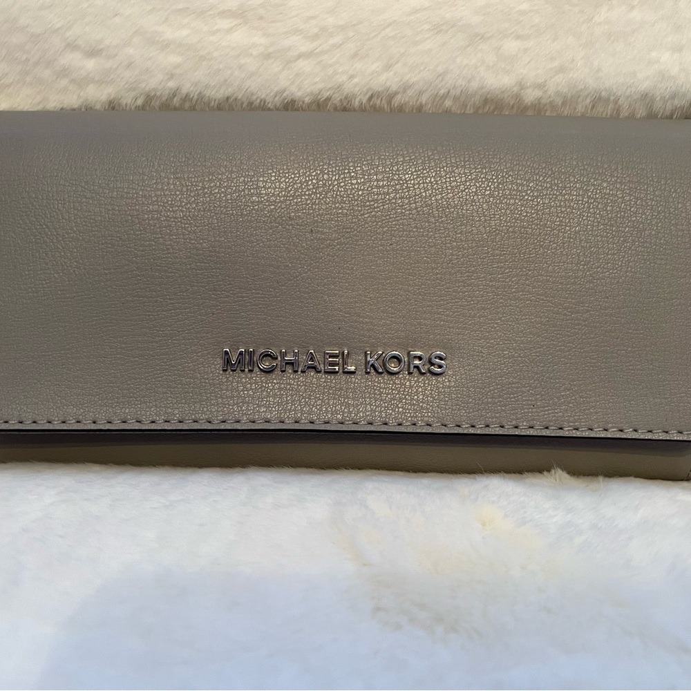 Michael Kors Jet Set Carryall Large Wallet Grey